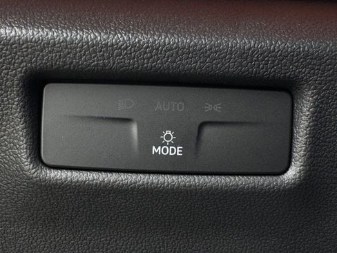 New 2026 Volkswagen Tiguan SE FWD image 21
