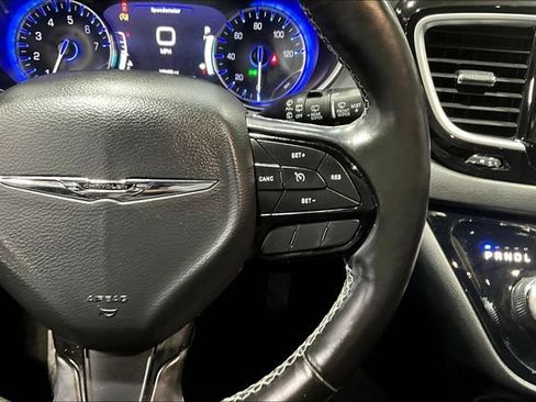 Used 2020 Chrysler Pacifica Touring-L Plus w/ S Appearance Package FWD image 11