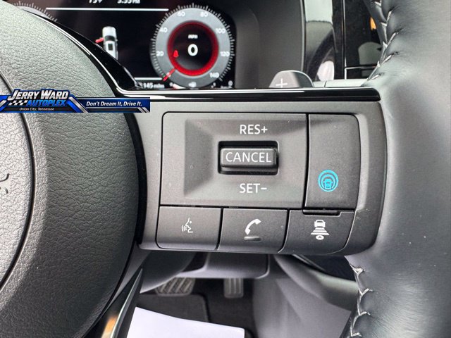 Used 2025 Nissan Pathfinder Platinum FWD image 17