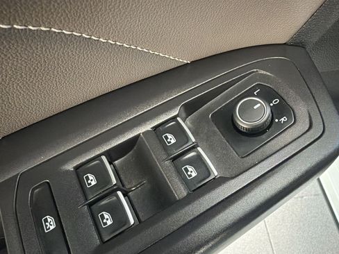 Used 2023 Volkswagen Atlas Cross Sport SE FWD image 13