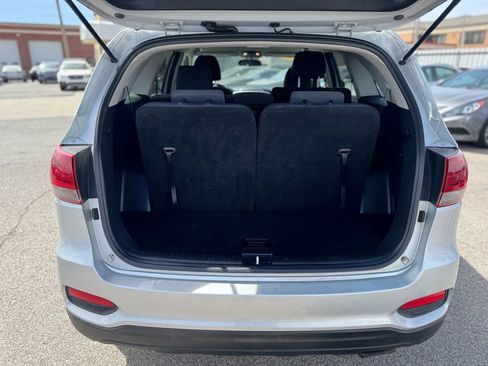 Used 2019 Kia Sorento L image 18