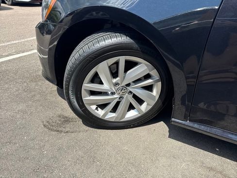 Used 2018 Volkswagen Passat 2.0T SE image 20