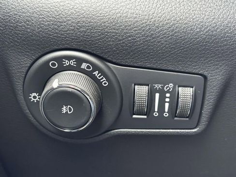 New 2026 Jeep Compass Limited image 18