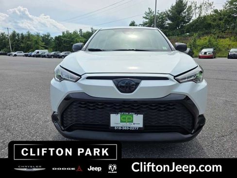 Used 2024 Toyota Corolla Cross AWD Hybrid image 2
