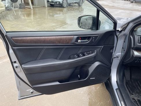 Used 2019 Subaru Outback 2.5i Limited image 11