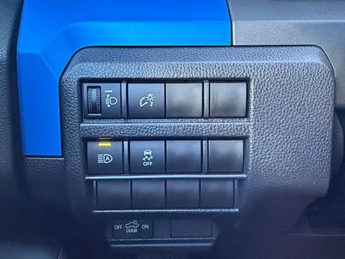 Used 2025 Toyota Tacoma TRD Off-Road AWD/4WD image 32