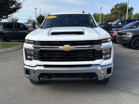 Used 2024 Chevrolet Silverado 2500 LT image 2