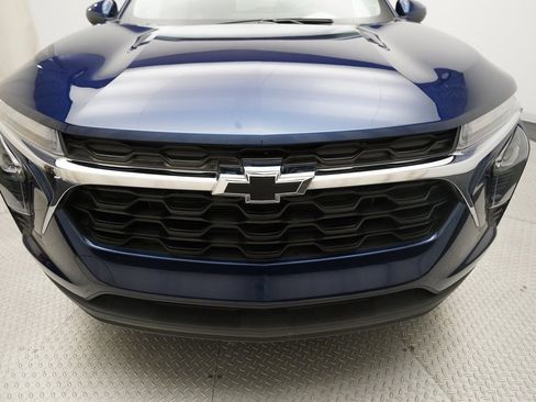 Used 2024 Chevrolet Trax LS w/ LS Convenience Package image 21