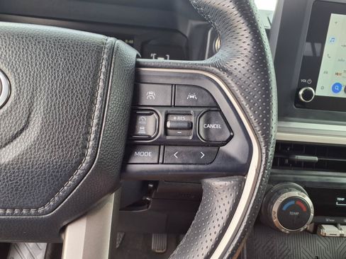 Used 2025 Toyota 4Runner SR5 AWD/4WD image 21