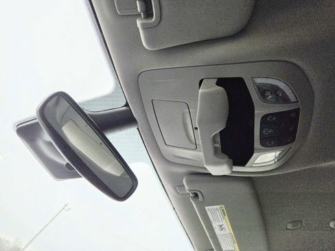 Used 2024 Chrysler Pacifica Touring-L image 34