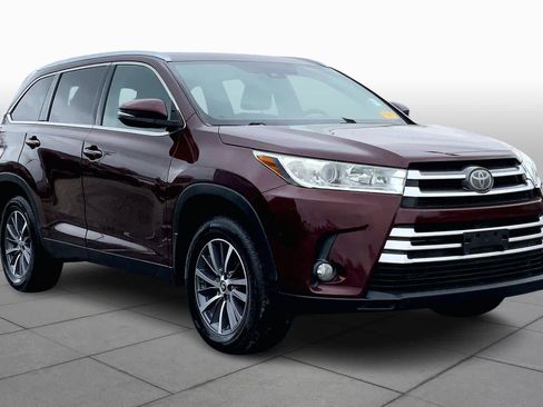 Used 2019 Toyota Highlander XLE image 3