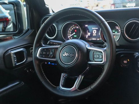 Used 2022 Jeep Wrangler Unlimited Sahara image 16