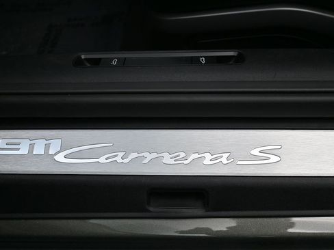 Used 2022 Porsche 911 Carrera S image 7