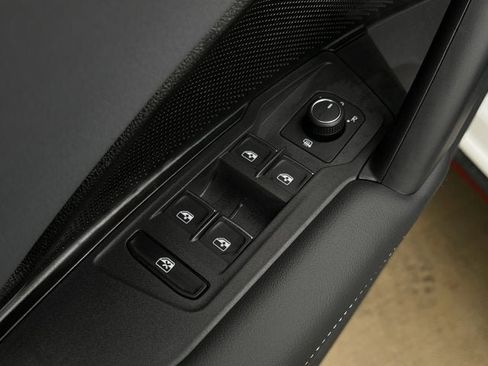 New 2026 Volkswagen Tiguan SE R-Line image 10