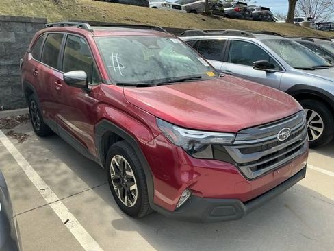 Used 2025 Subaru Forester Premium image 4