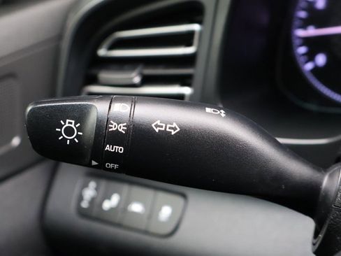 Used 2019 Hyundai Elantra Limited w/ Cargo Package image 15