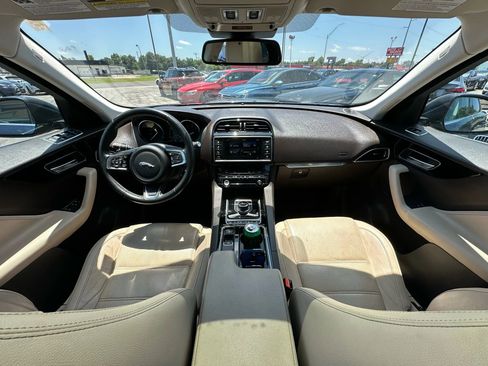 Used 2018 Jaguar F-PACE Prestige image 2