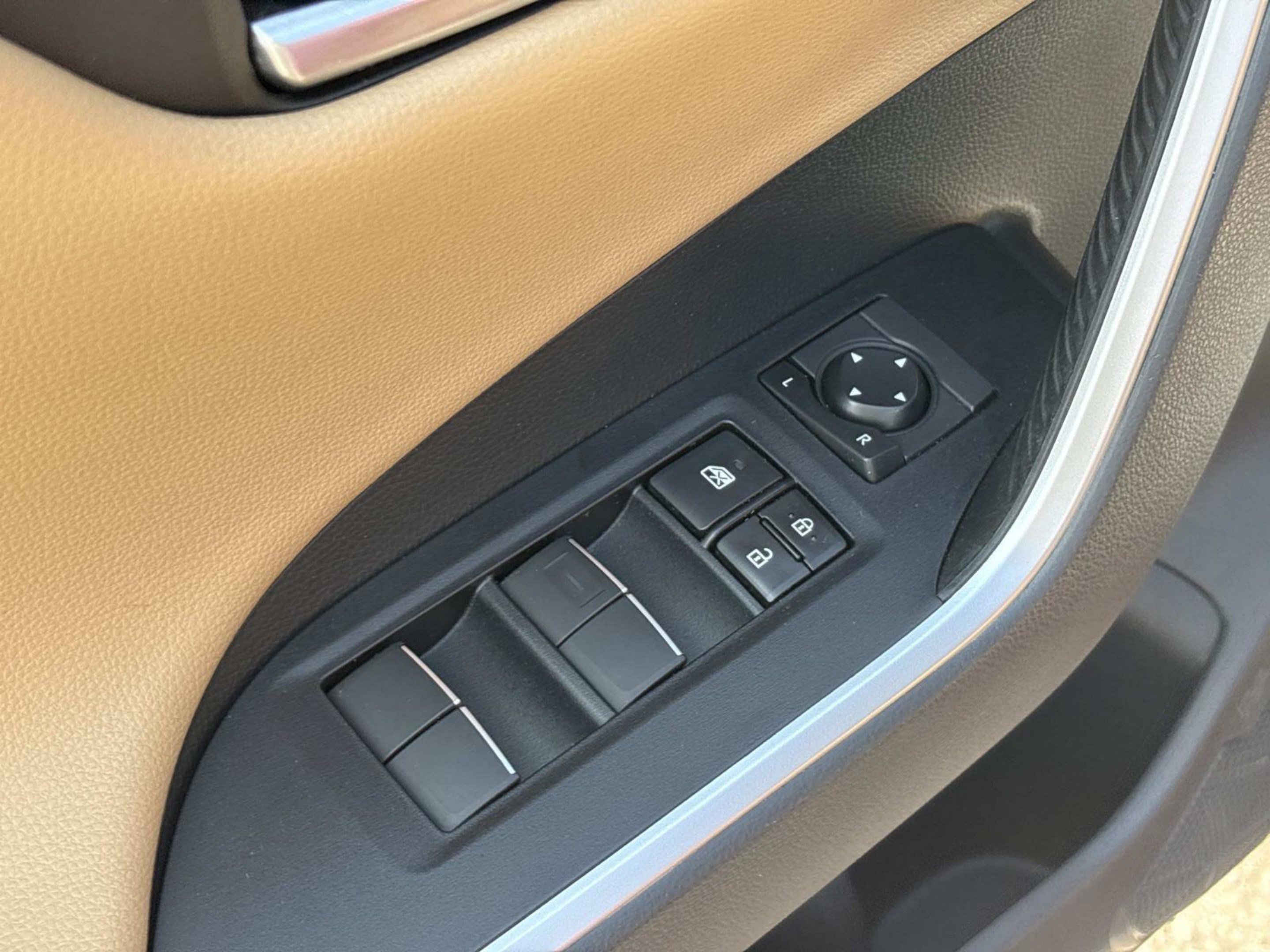 Used 2019 Toyota RAV4 Limited w/ Advanced Technology Package AWD/4WD image 26