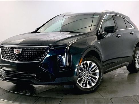 Used 2024 Cadillac XT4 Premium Luxury w/ Cold Weather Package FWD image 11