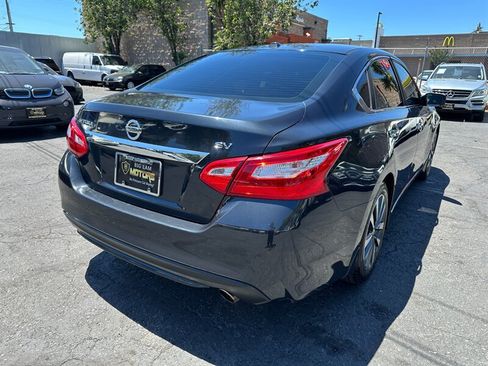 Used 2016 Nissan Altima 2.5 SV FWD image 5
