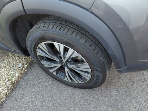 Used 2023 Nissan Rogue SV image 5