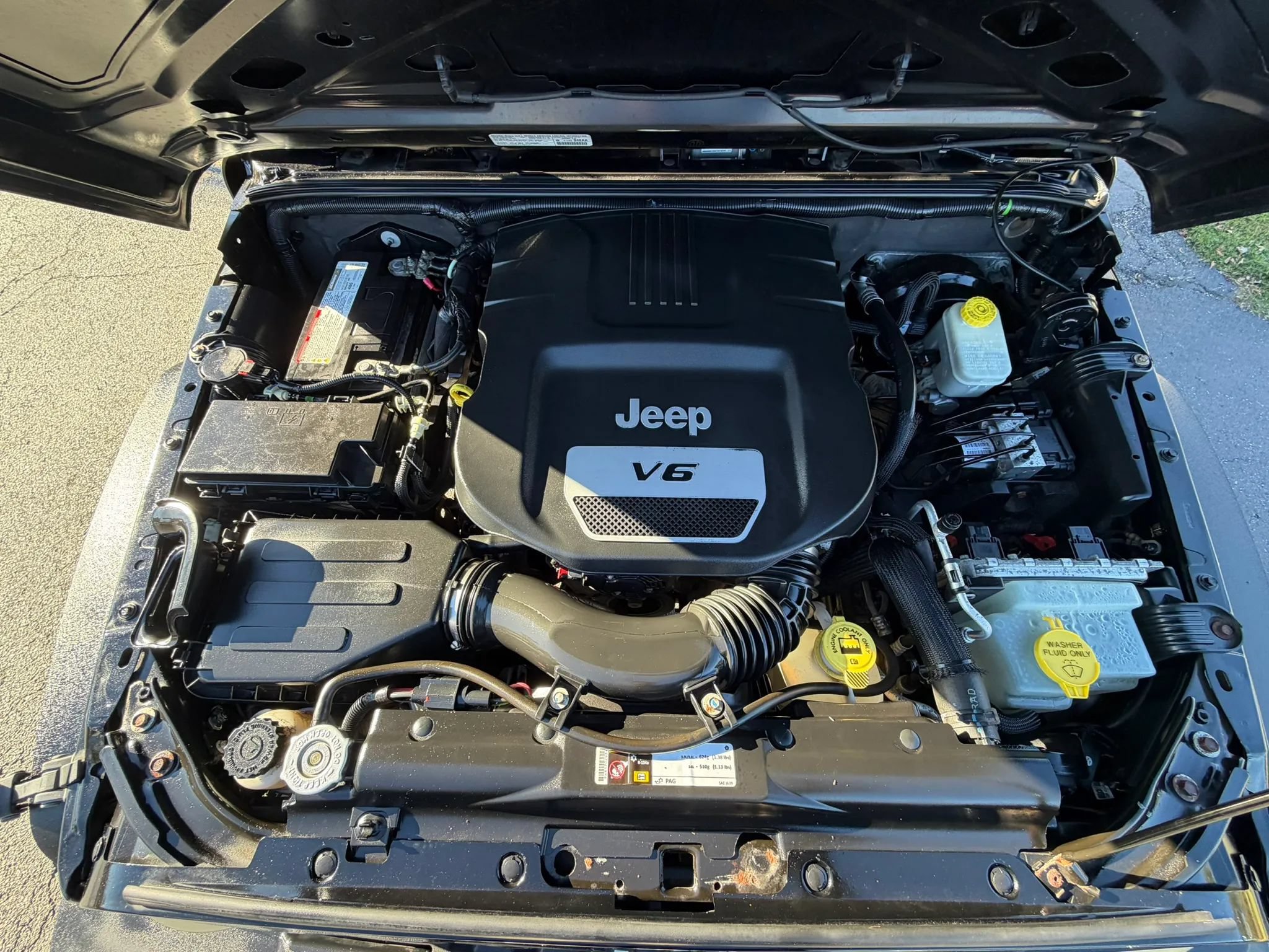 Used 2014 Jeep Wrangler Sport w/ Connectivity Group AWD/4WD image 32