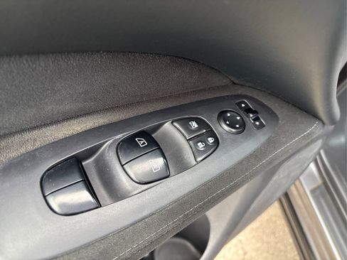 Used 2016 Nissan Pathfinder SV image 31