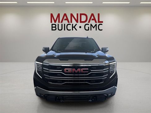 Used 2025 GMC Sierra 1500 SLT image 2