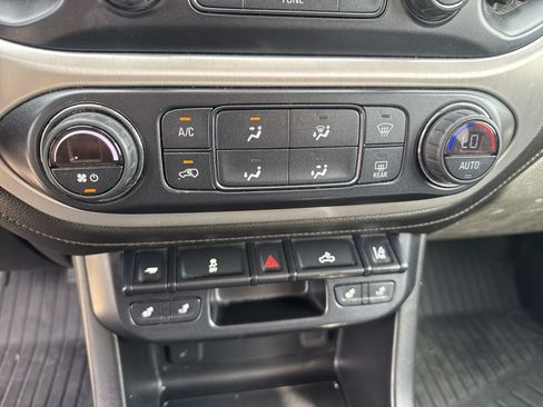 Used 2018 GMC Canyon SLT w/ Driver Alert Package AWD/4WD image 18