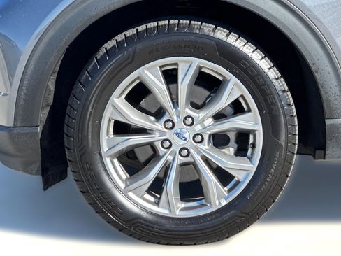 Used 2023 Ford Explorer Limited image 11