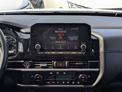 Used 2024 Nissan Pathfinder SV image 17