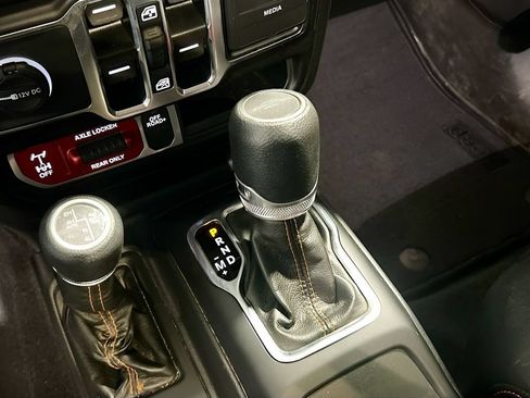 Used 2022 Jeep Gladiator Mojave w/ Trailer Tow Package AWD/4WD image 17