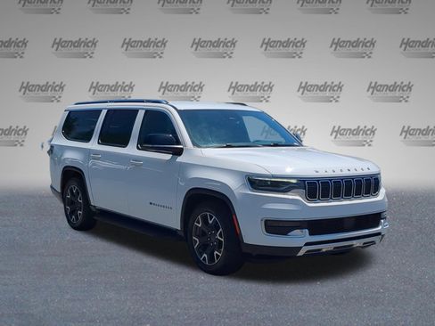 Used 2024 Jeep Wagoneer L Series III w/ Flexible Seating Group AWD/4WD image 2