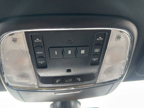 Used 2018 Jeep Grand Cherokee Limited w/ Luxury Group II image 32