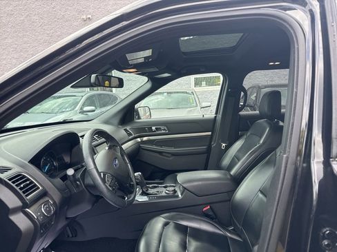 Used 2019 Ford Explorer XLT w/ Equipment Group 202A AWD/4WD image 37
