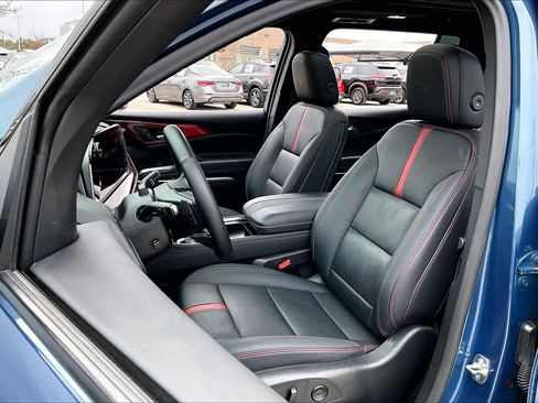 Used 2024 Chevrolet Traverse RS image 7