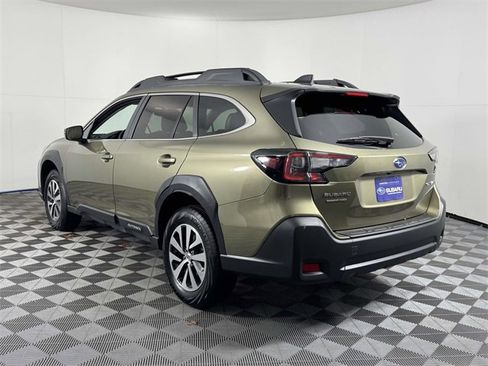 Used 2025 Subaru Outback Premium image 8