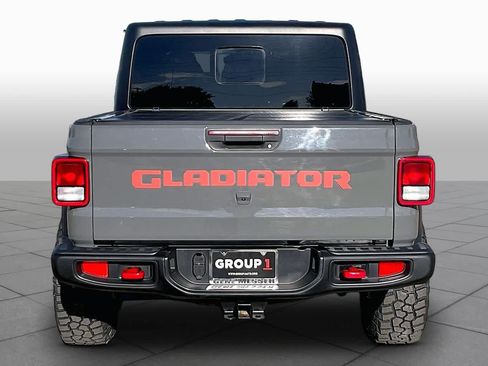 Used 2022 Jeep Gladiator Rubicon w/ Cold Weather Group AWD/4WD image 5