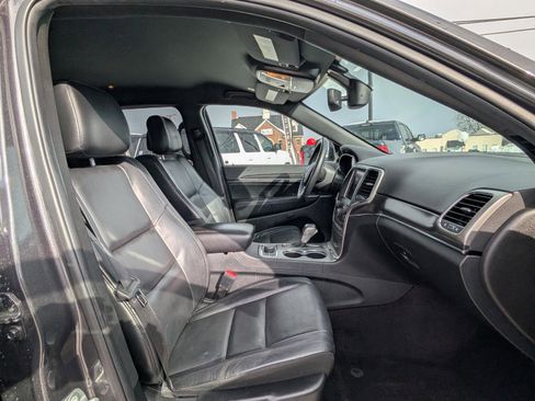 Used 2018 Jeep Grand Cherokee Limited image 10