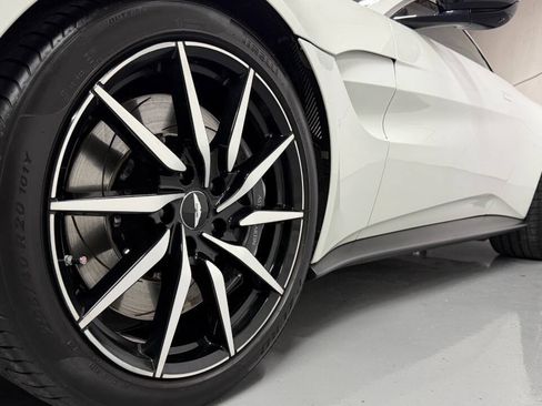 Used 2019 Aston Martin V8 Vantage Coupe RWD image 24