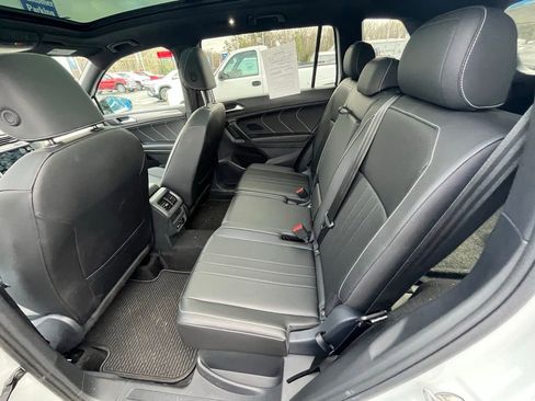 Used 2024 Volkswagen Tiguan SE R-Line image 10