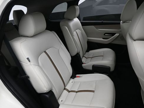 Used 2024 MAZDA CX-90 Plug-In Hybrid w/ Premium Plus image 32