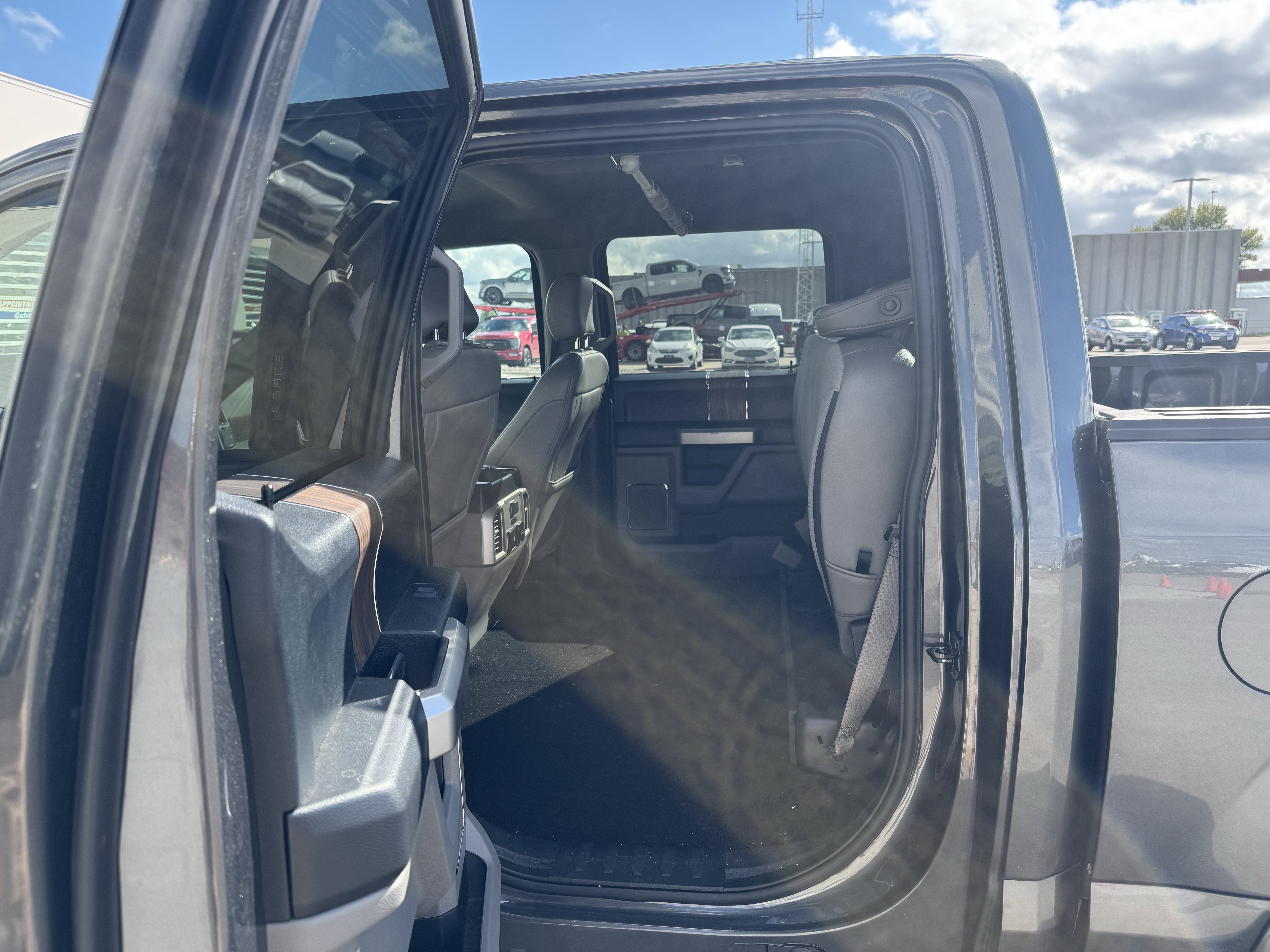 Used 2019 Ford F150 Lariat w/ Equipment Group 502A Luxury AWD/4WD image 9