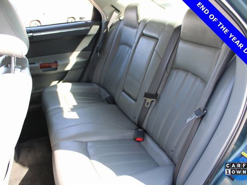 Used 2005 Chrysler 300 C w/ Navigation & Sound Group II image 19