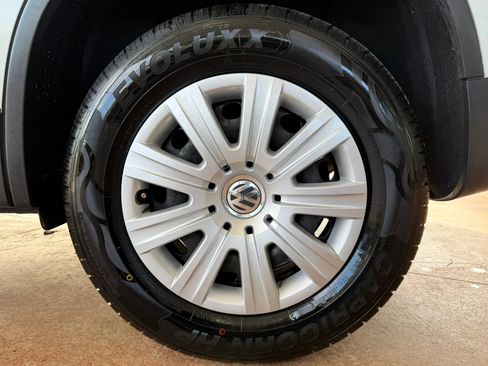 Used 2017 Volkswagen Tiguan Limited image 23