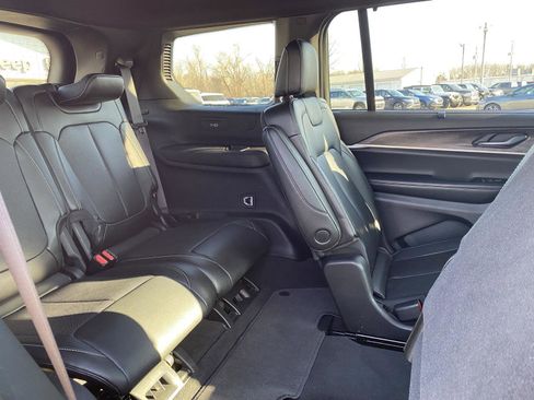 Used 2024 Jeep Grand Cherokee L Limited w/ Luxury Tech Group II image 23