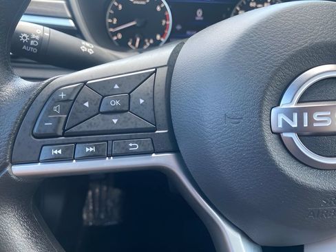 Used 2025 Nissan Altima 2.5 SV FWD image 15