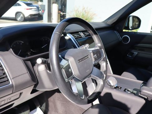 Used 2023 Land Rover Discovery S AWD/4WD image 23