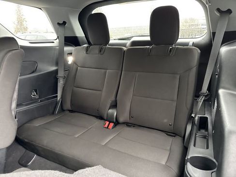 Used 2022 Ford Explorer XLT image 12