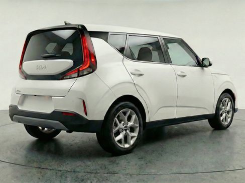 Used 2025 Kia Soul LX w/ LX Technology Package FWD image 9